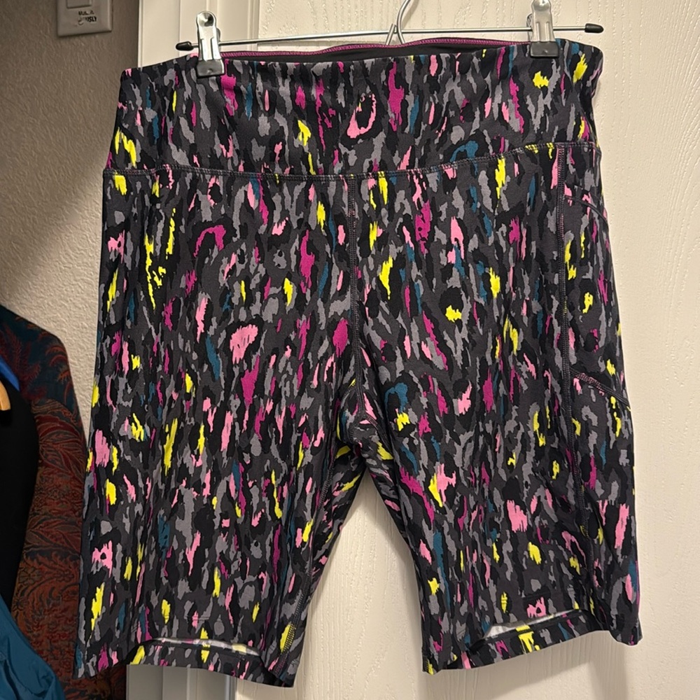 Calvin Klein Performance Colorful Camo Bike Shorts With Pockets Sz XXL